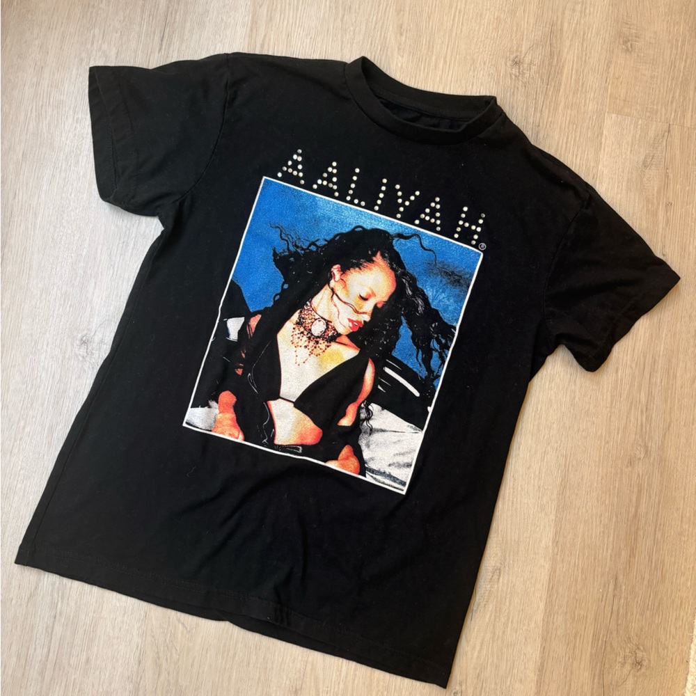 Aaliyah Black Tee